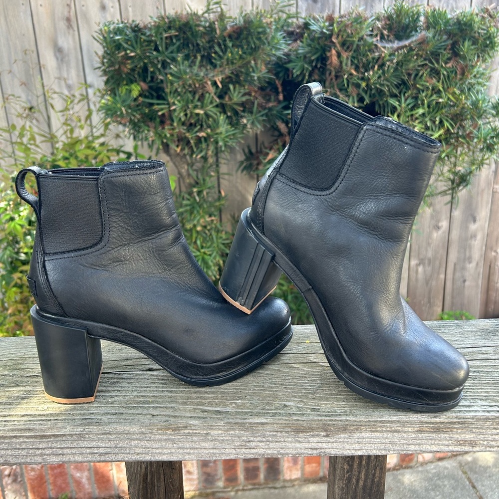 Women’s Sorel Blake Chelsea Black leather, chunky heel, size 7